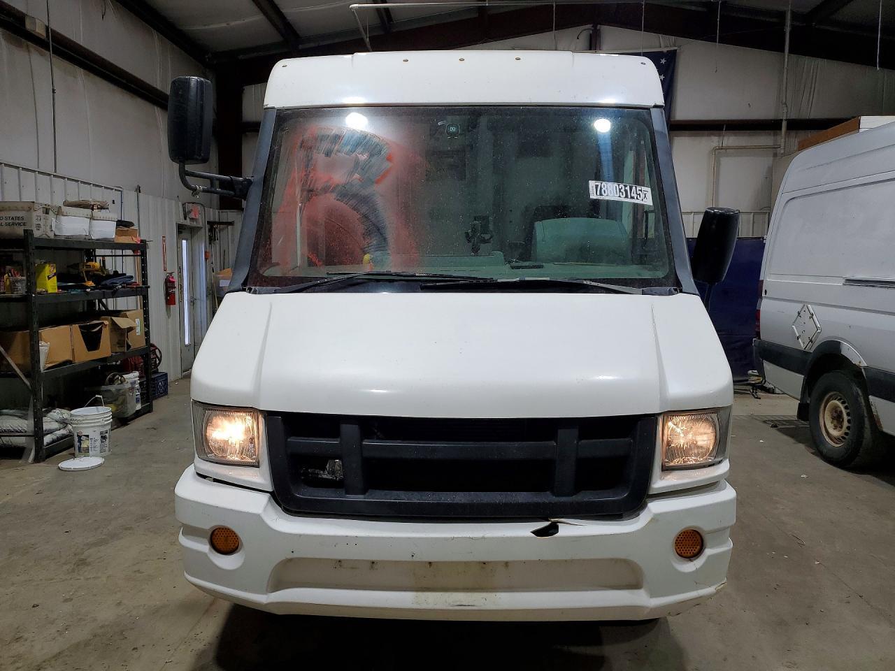 2016 Isuzu Npr - Image 5