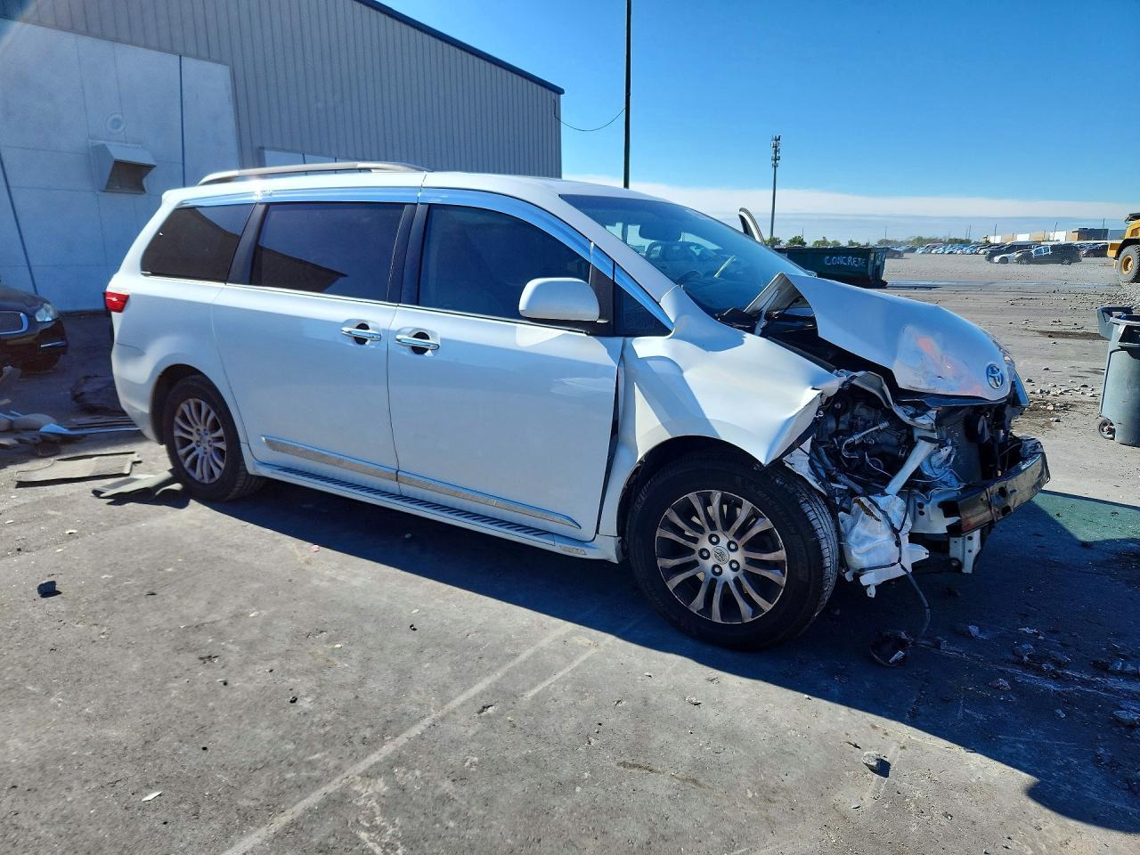 2015 Toyota Sienna Xle 8-Passenger - Фото 4