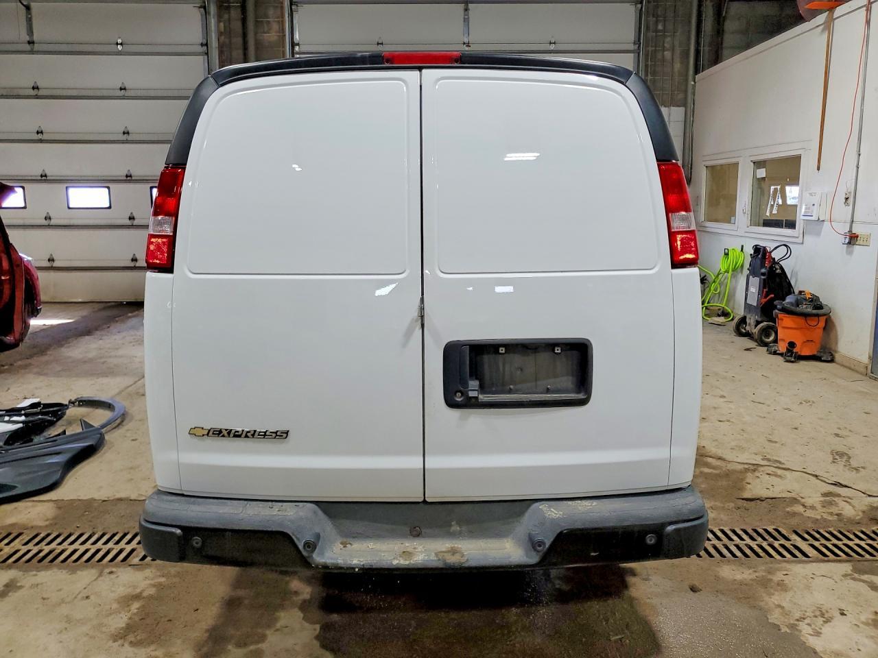 2023 Chevrolet Express 3500 Ext Cargo Van - Image 6