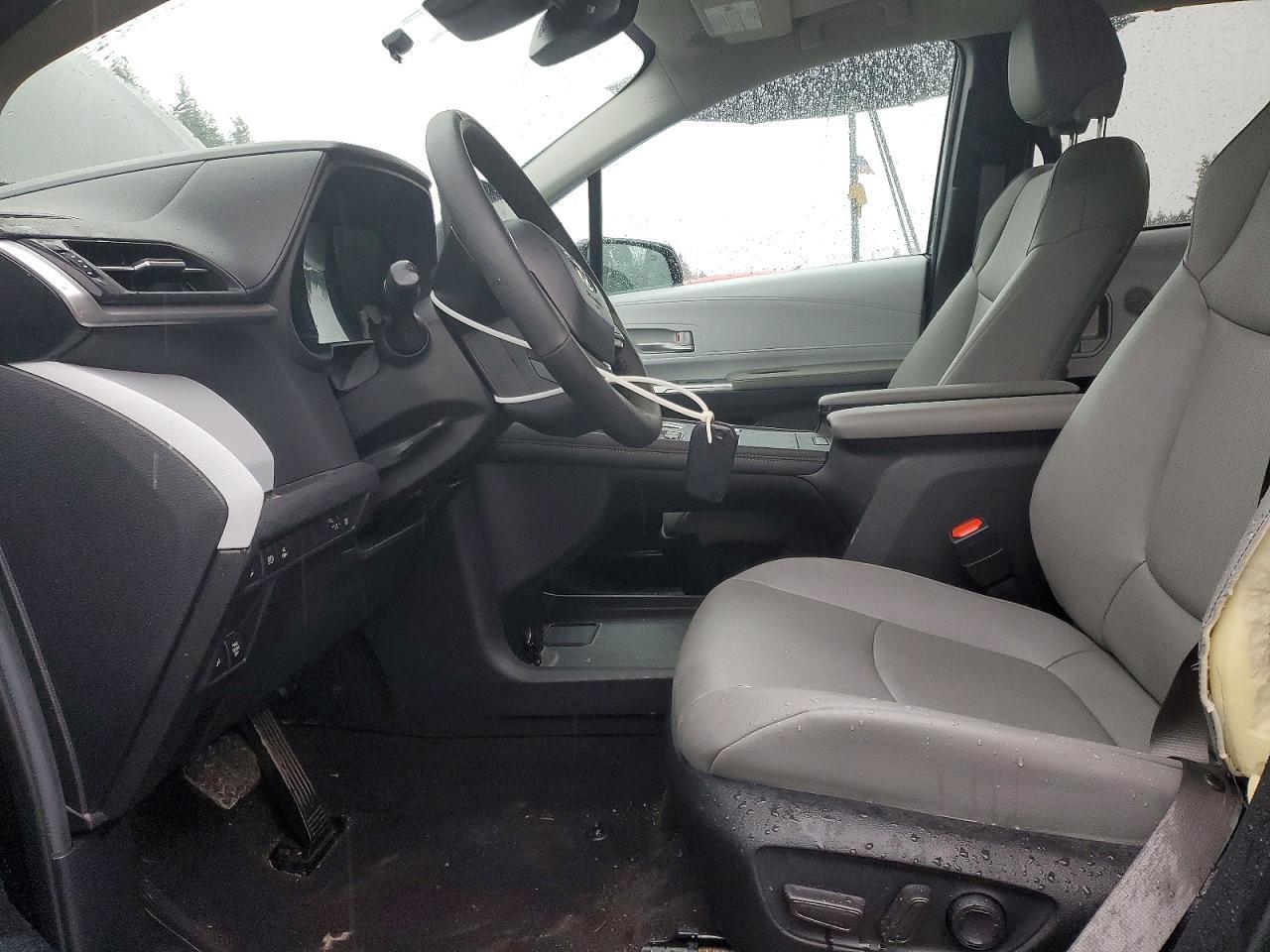 2025 Toyota Sienna Xle 7-Passenger - Image 7