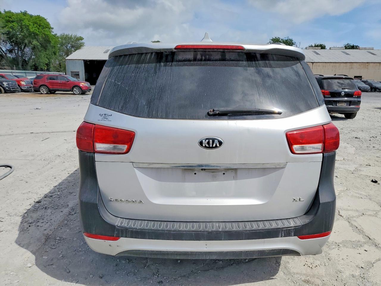 2016 Kia Sedona Lx - Фото 6