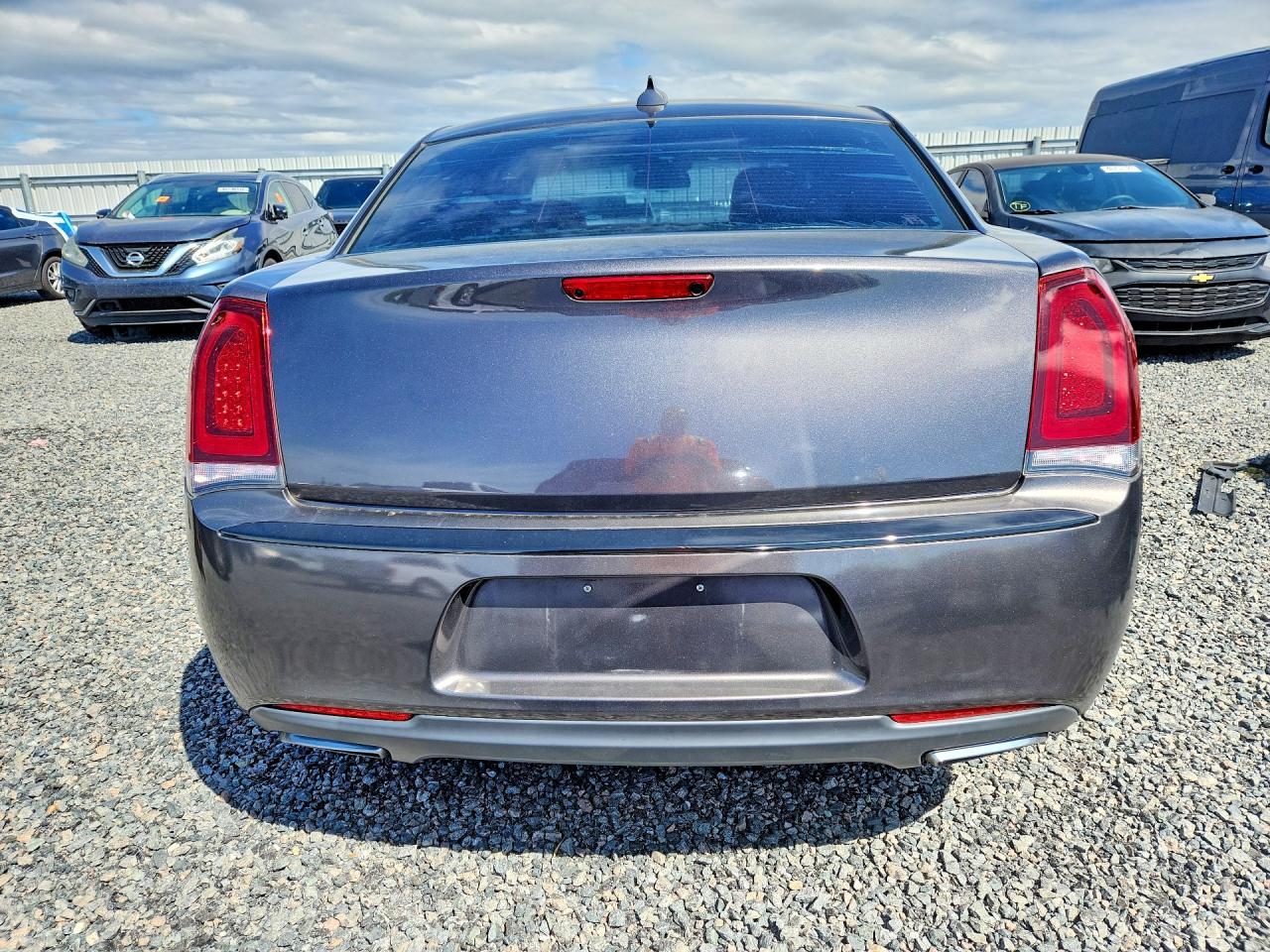 2015 Chrysler 300 Limited - Фото 6