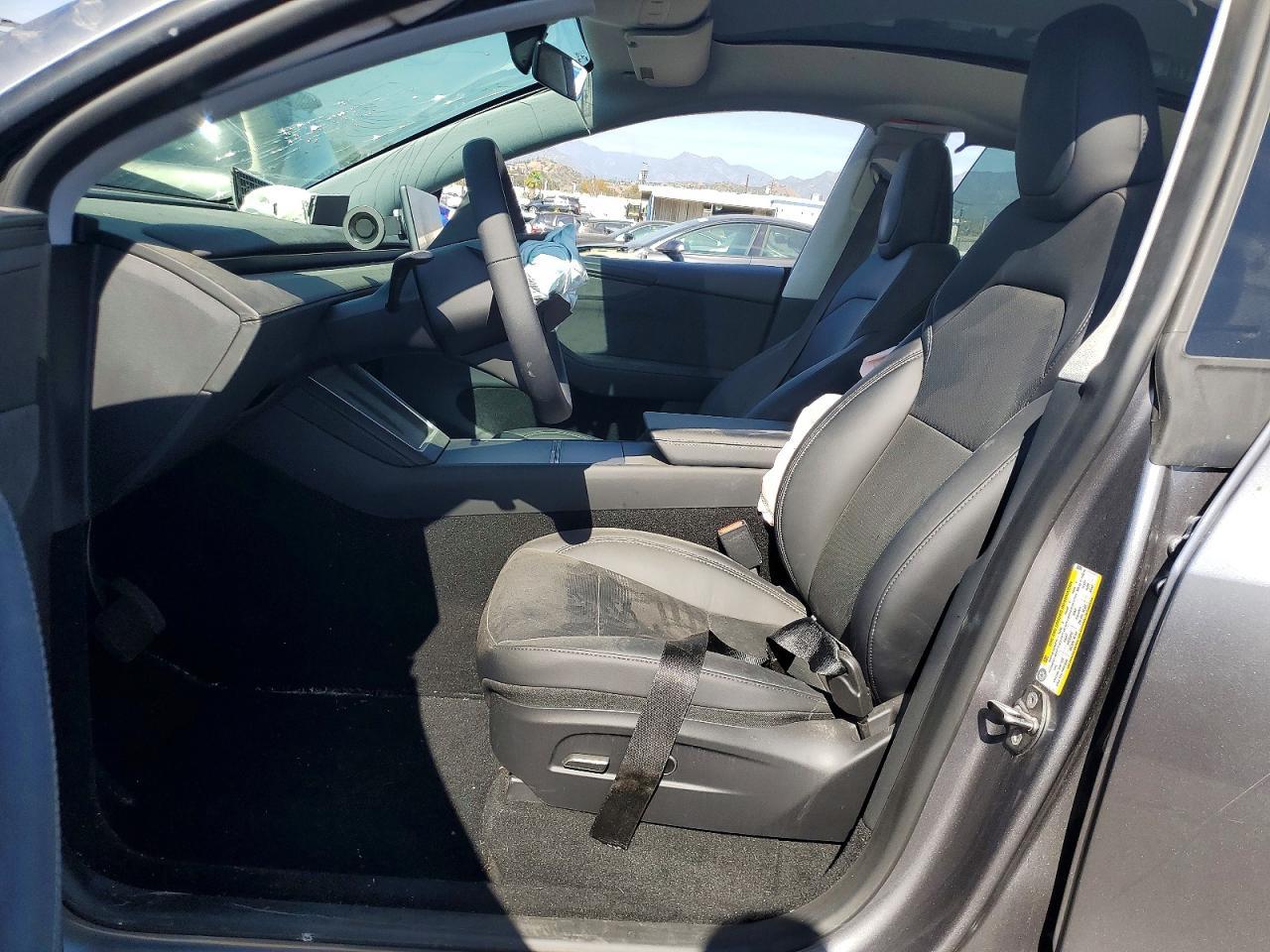 2026 Tesla Model Y - Image 7