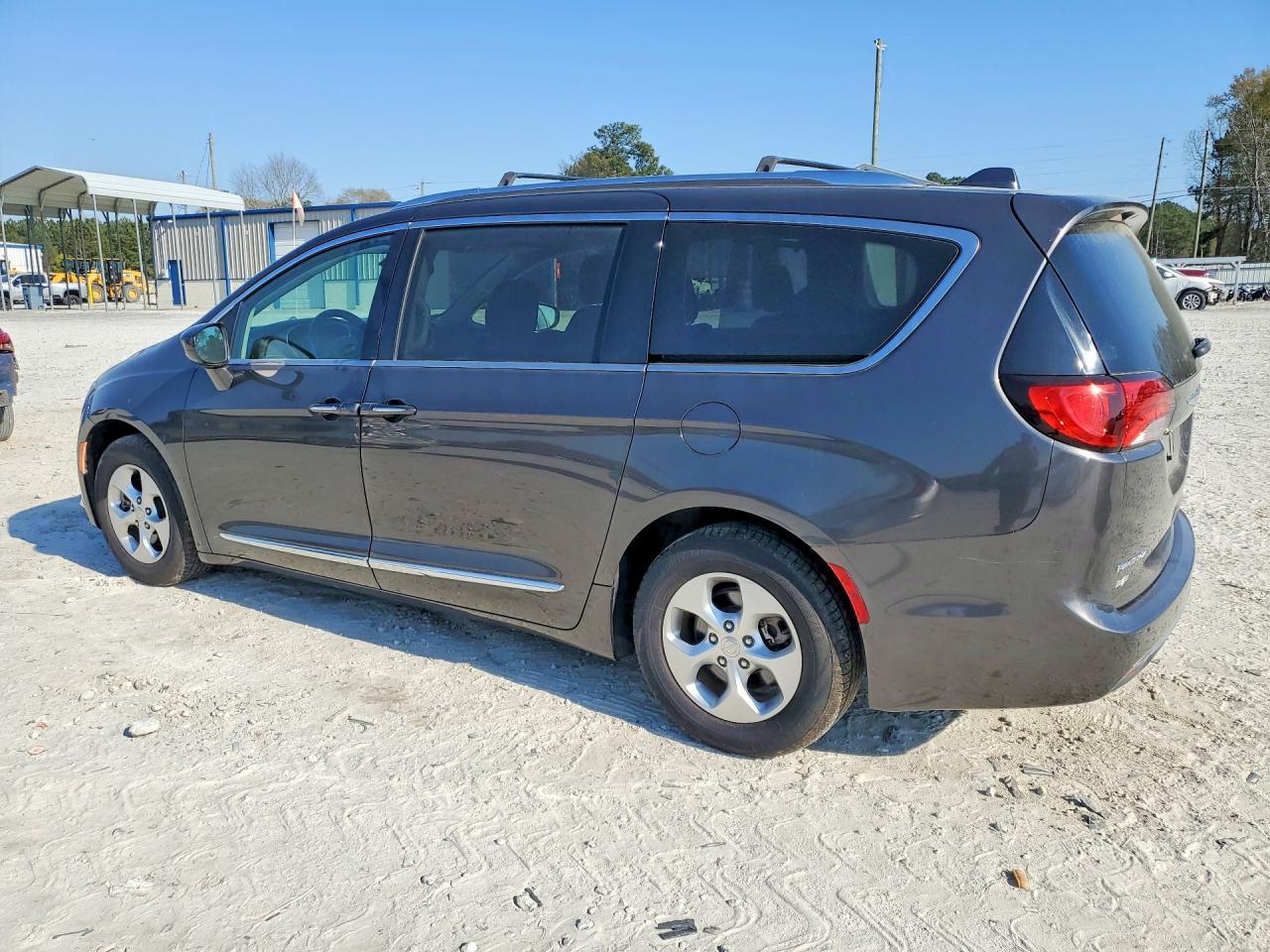 2017 Chrysler Pacifica Touring L Plus - Фото 2
