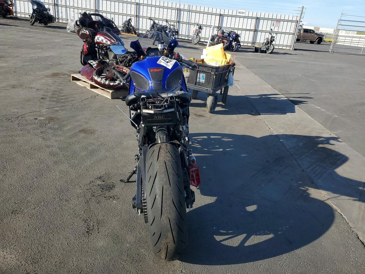 2023 Yamaha Yzfr7 - Фото 4