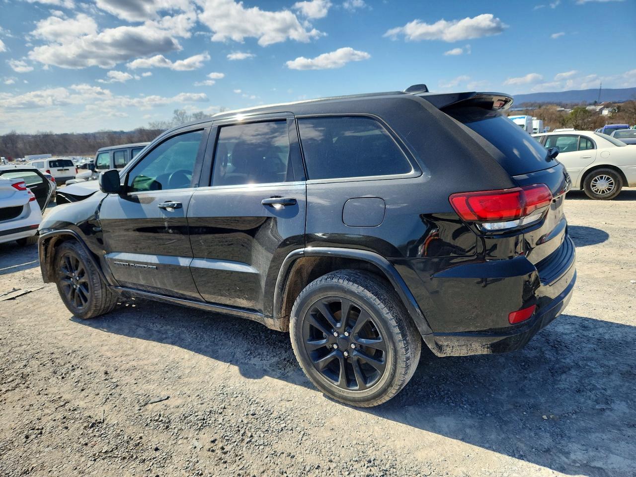 2017 Jeep Grand Cherokee Laredo - Фото 2
