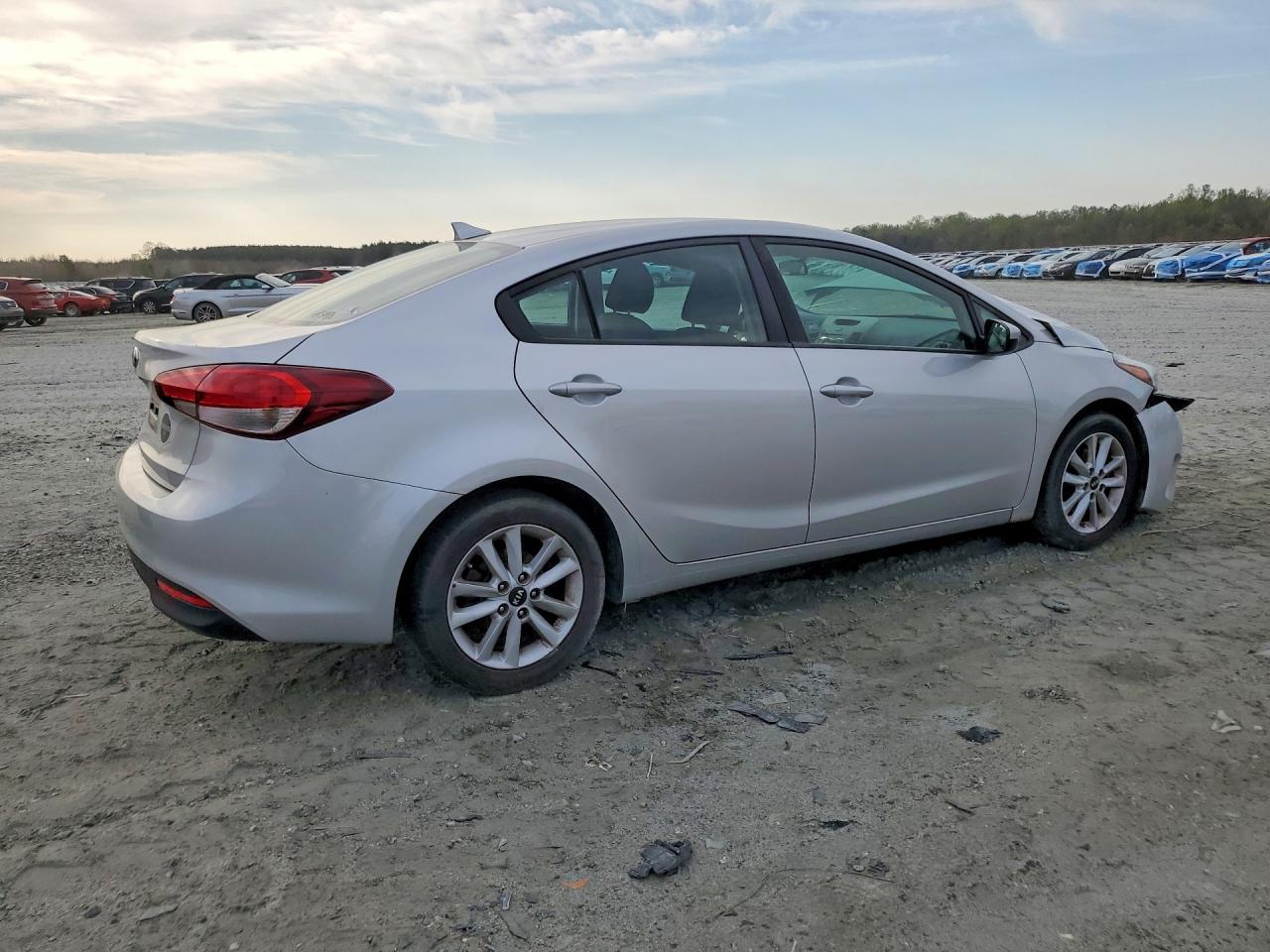 2017 Kia Forte Lx - Image 3