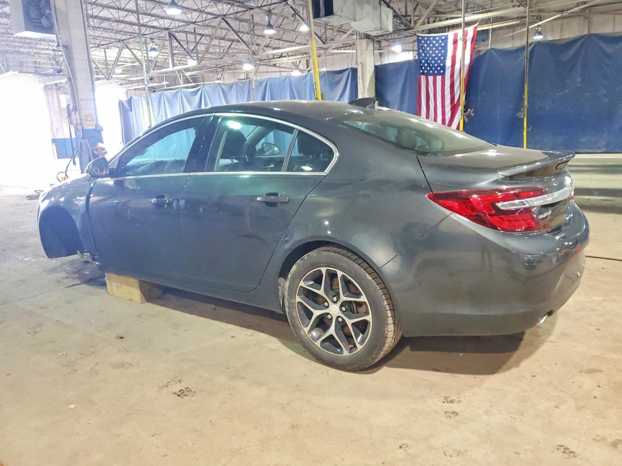 2017 Buick Regal Sport Touring - Image 2