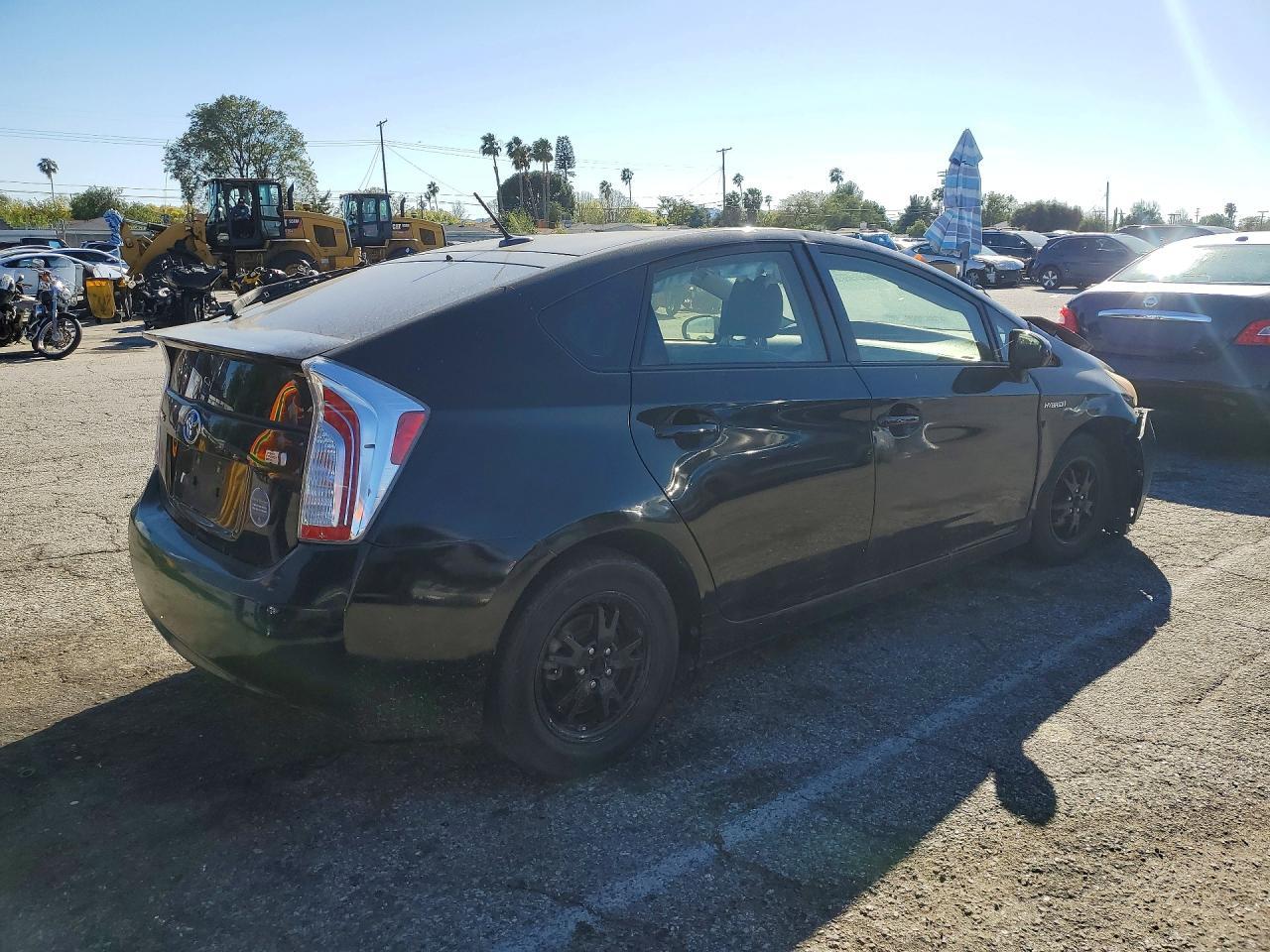 2013 Toyota Prius Three - Фото 3