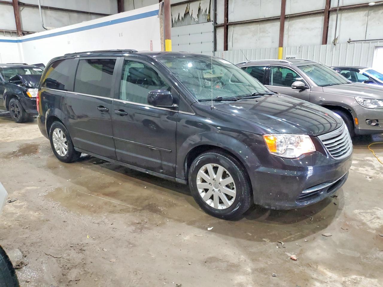 2015 Chrysler Town & Country Lx - Фото 4