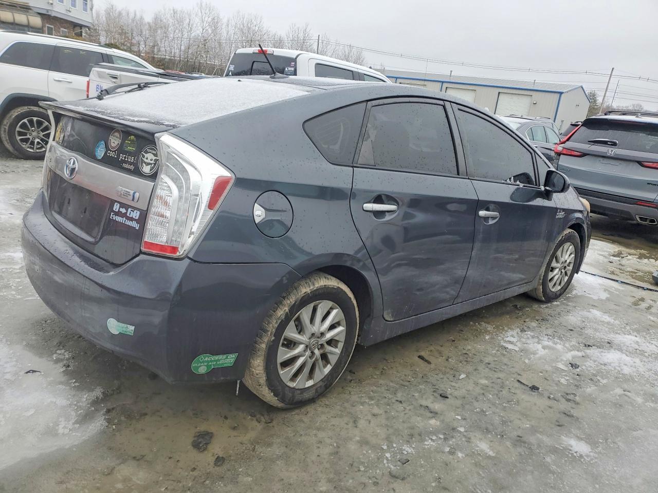 2012 Toyota Prius Plug-In Hybrid Base - Фото 3