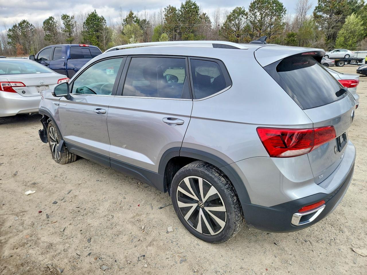 2024 Volkswagen Taos Se - Image 2