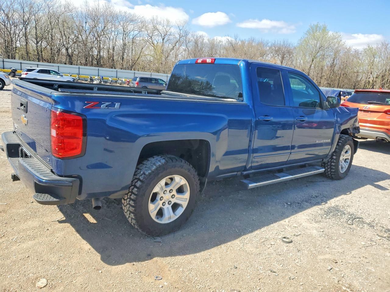 2018 Chevrolet Silverado K1500 Lt - Image 3