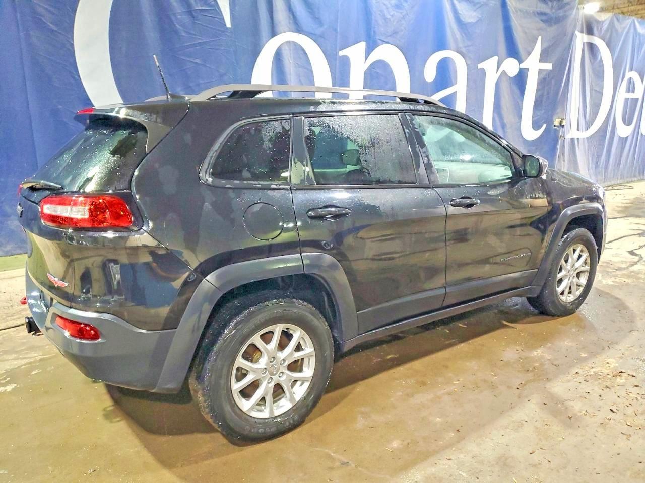 2016 Jeep Cherokee Trailhawk - Image 3