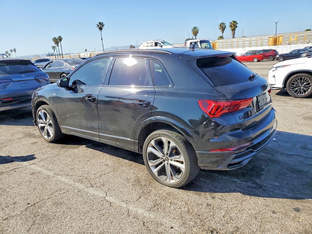 2022 Audi Q3 Premium Plus S Line 45 - Фото 2
