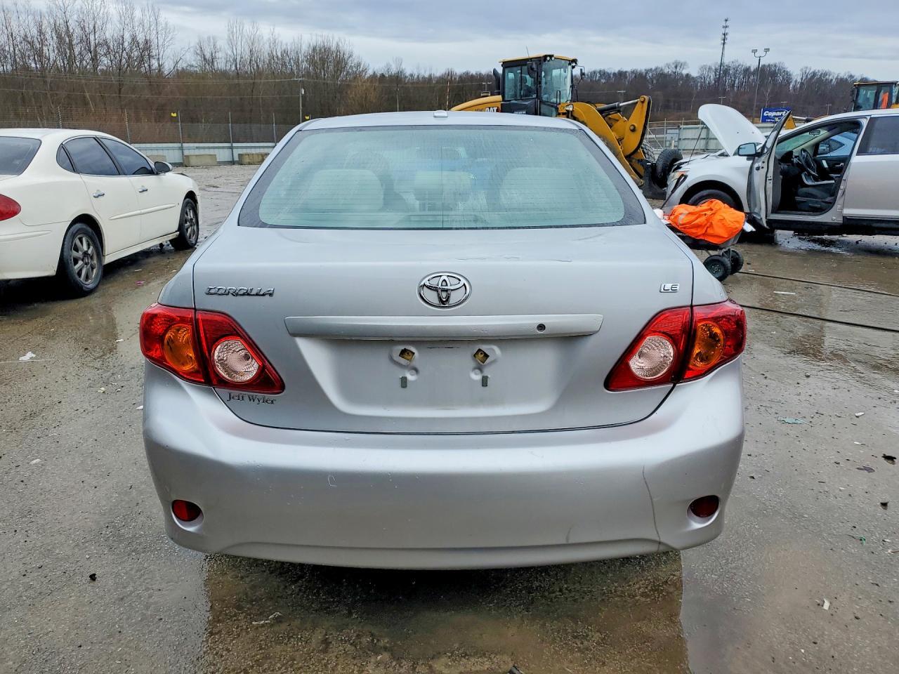 2010 Toyota Corolla Le - Фото 6