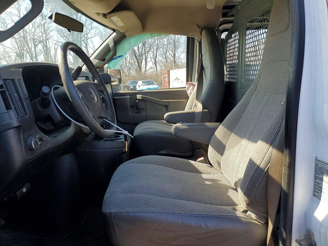 2017 GMC Savana 2500 Cargo Utility / Service Van - Image 7