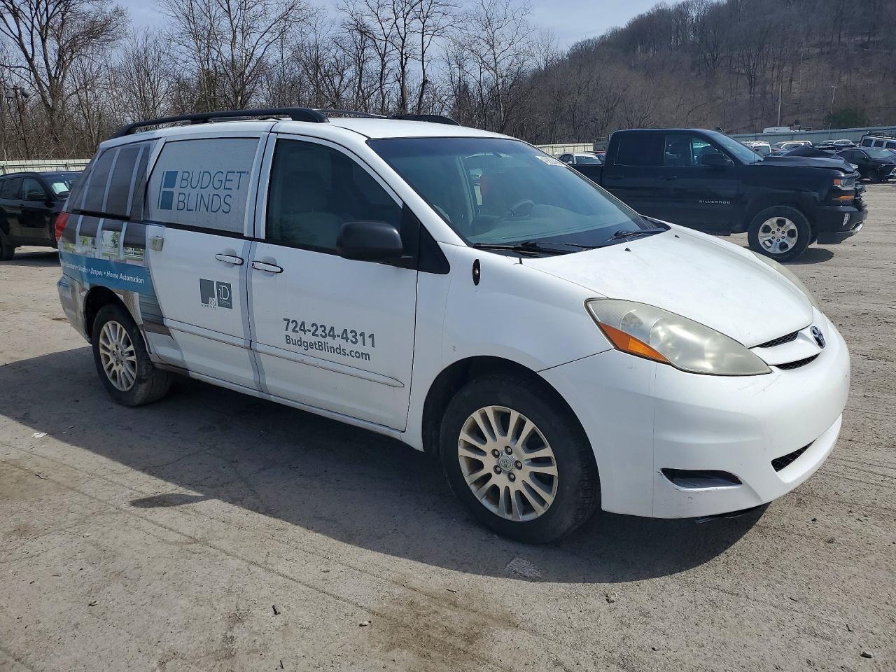2009 Toyota Sienna Le 7-Passenger - Фото 4