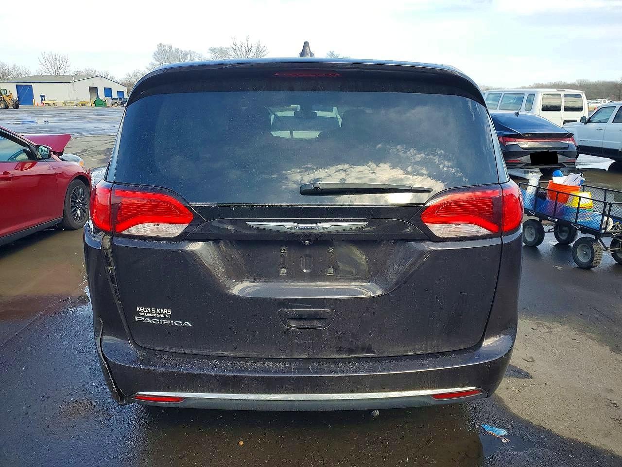 2017 Chrysler Pacifica Touring L - Image 6