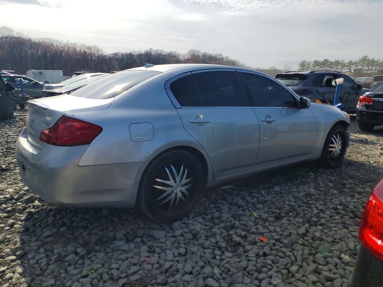 2011 Infiniti G37 Sedan X - Фото 3