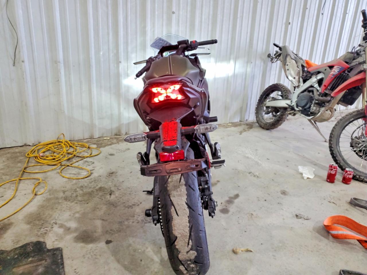 2024 Kawasaki Ex650 R - Image 4