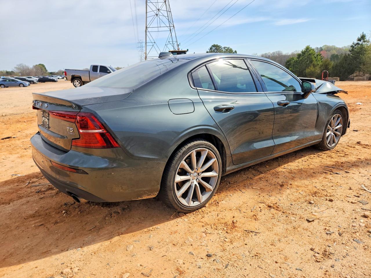 2020 Volvo S60 T5 Momentum - Image 3