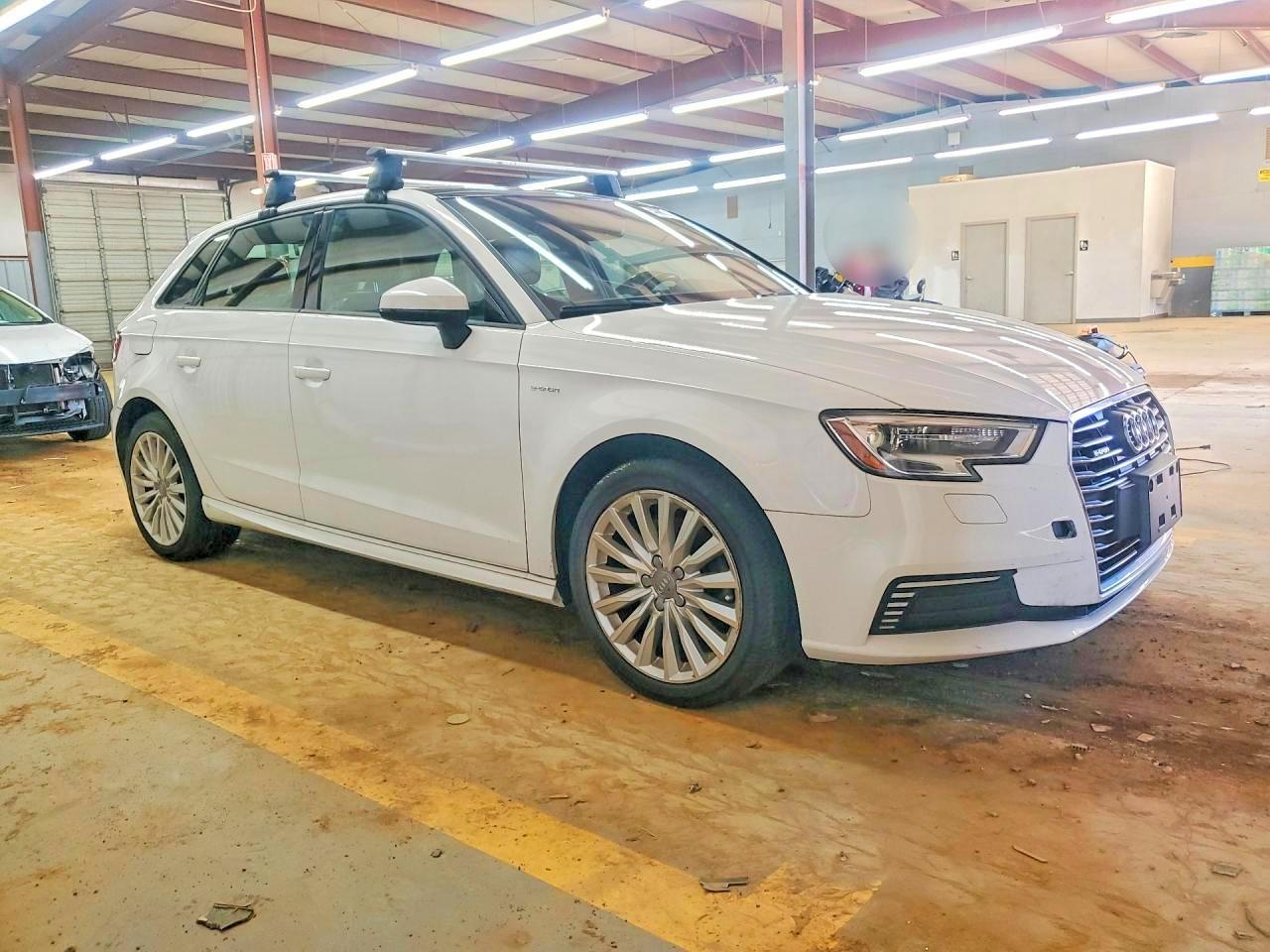 2017 Audi A3 E-Tron Hatchback Premium - Image 4