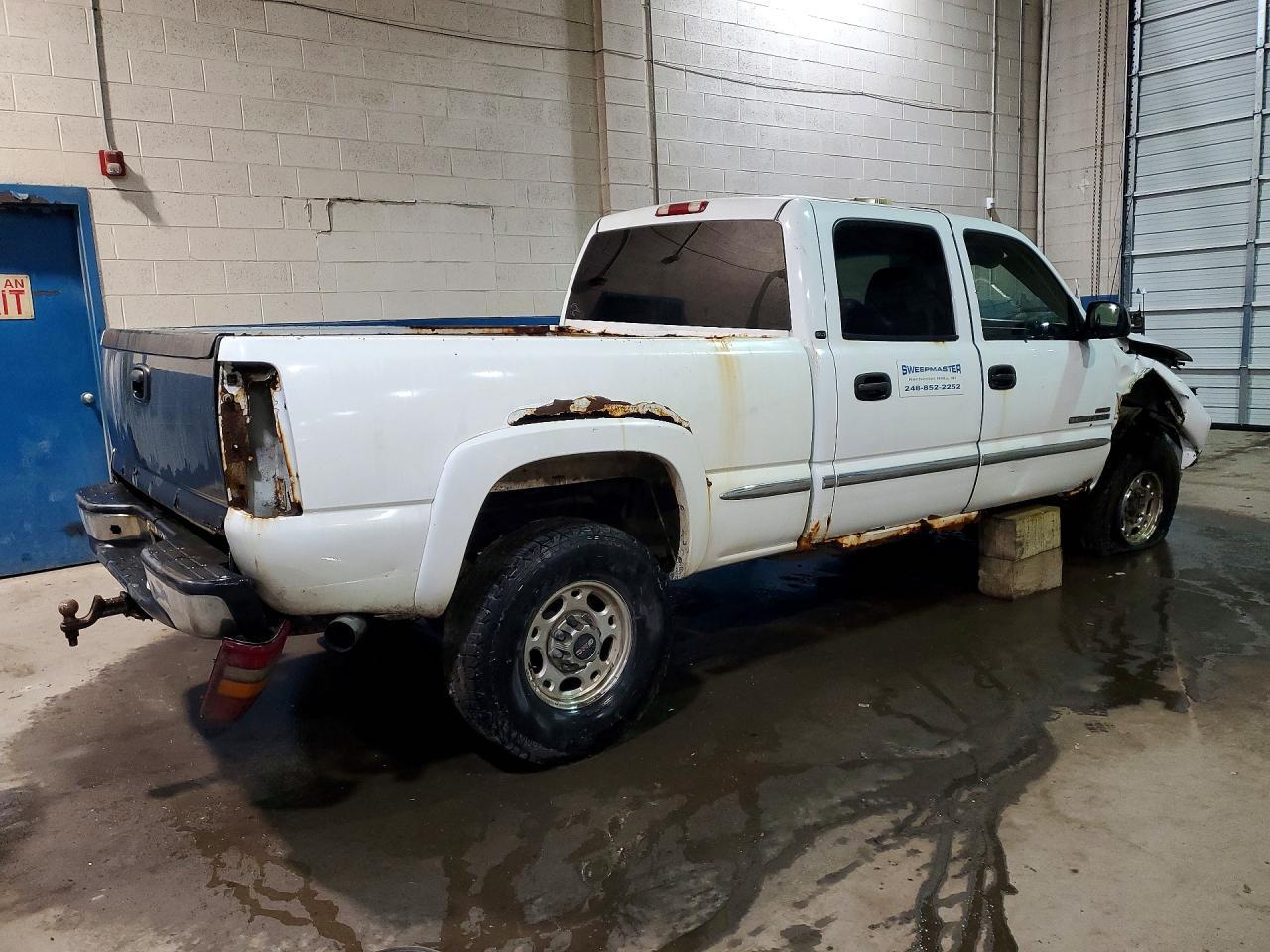 2002 GMC Sierra K2500 Heavy Duty - Image 3