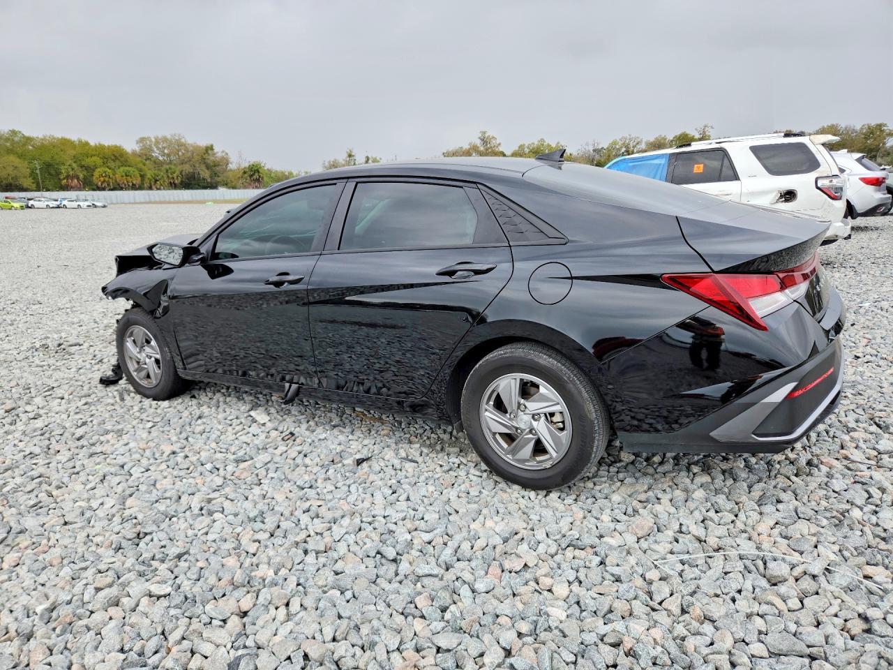 2025 Hyundai Elantra Se - Фото 2
