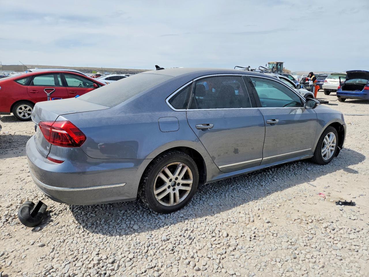 2017 Volkswagen Passat Se - Фото 3