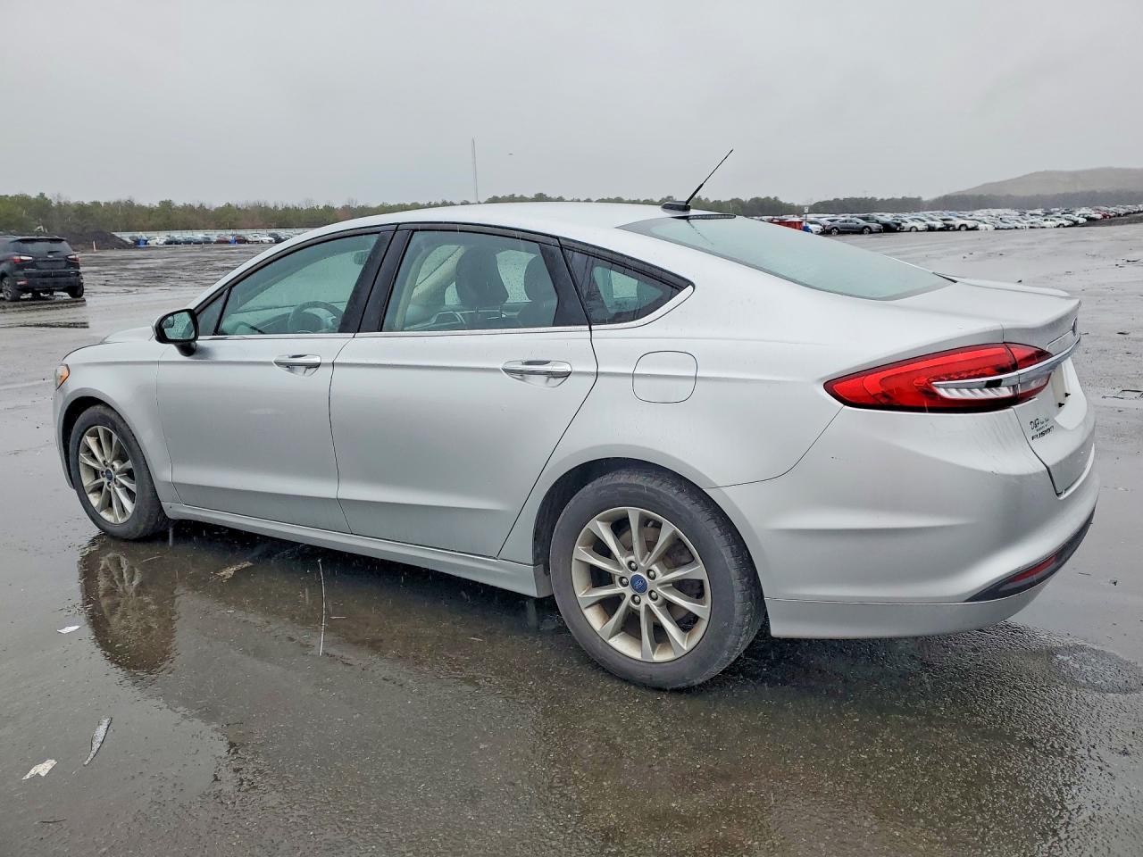 2017 Ford Fusion Se - Image 2
