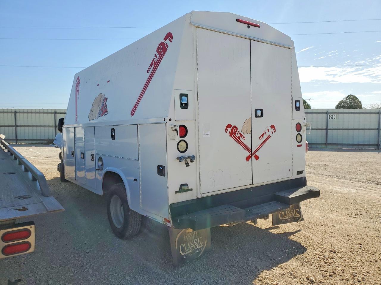 2014 Chevrolet Express Utility / Service Truck - Image 2