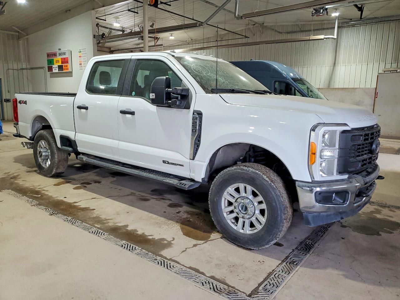 2023 Ford F250 Super Duty - Image 4