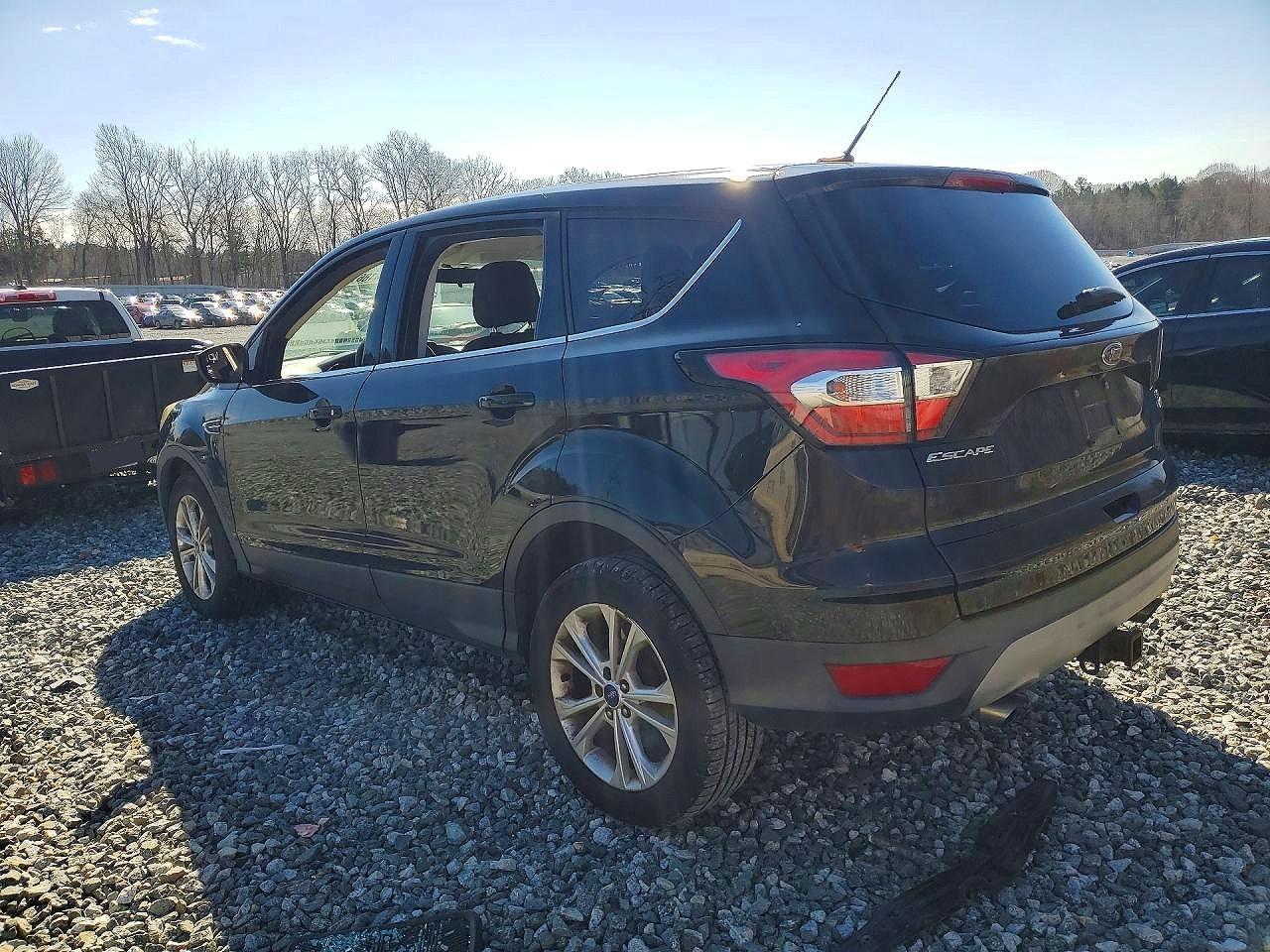 2017 Ford Escape Se - Фото 2