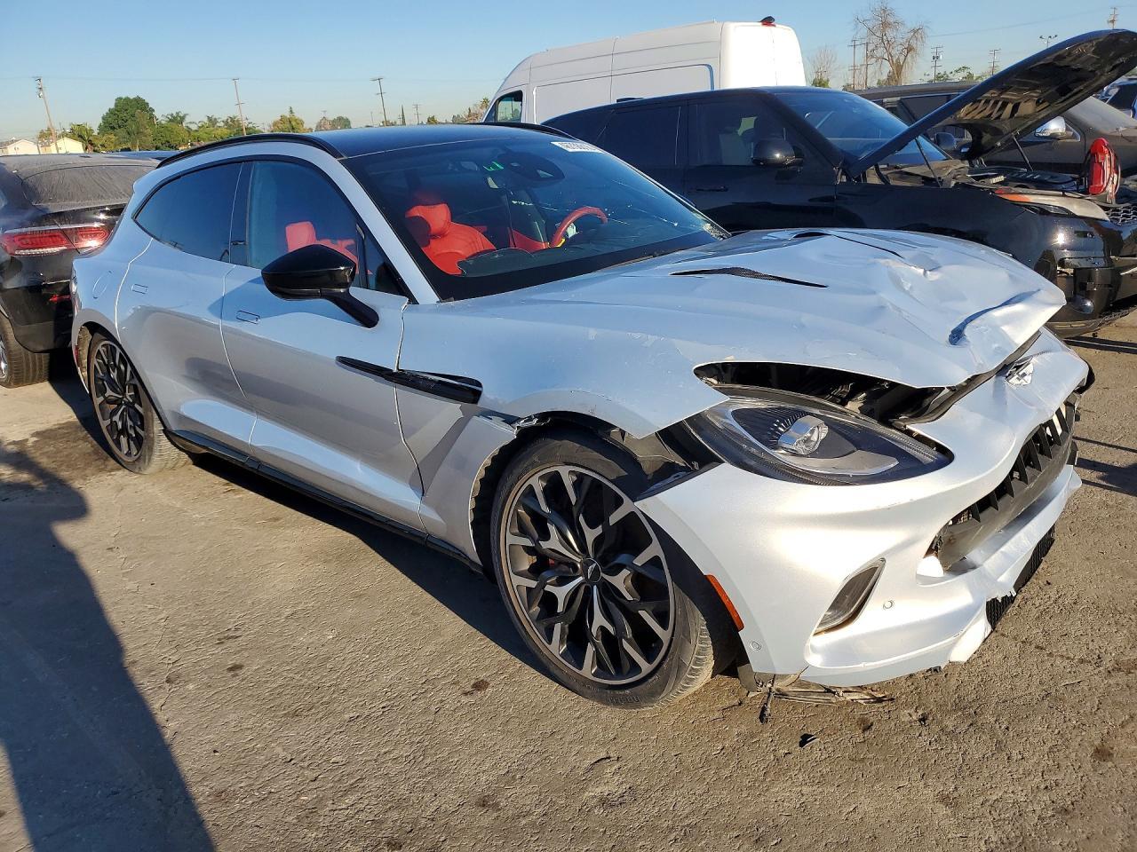 2021 Aston Martin Dbx - Image 4