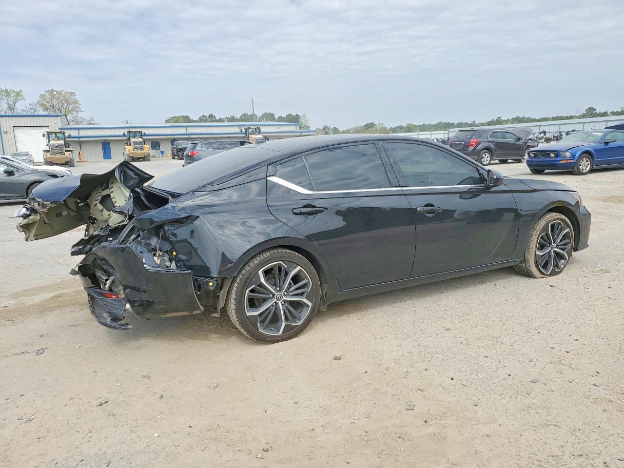 2024 Nissan Altima 2.5 Sr - Image 3
