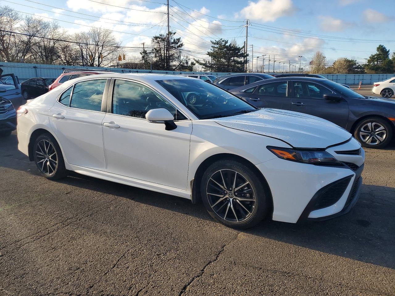 2023 Toyota Camry Se - Image 4