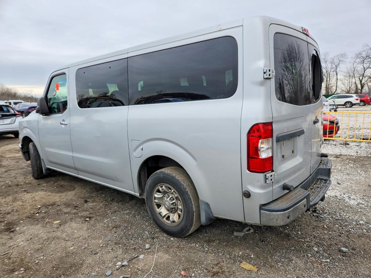 2016 Nissan Nvp 3500 Hd Sl Passenger Van - Фото 3