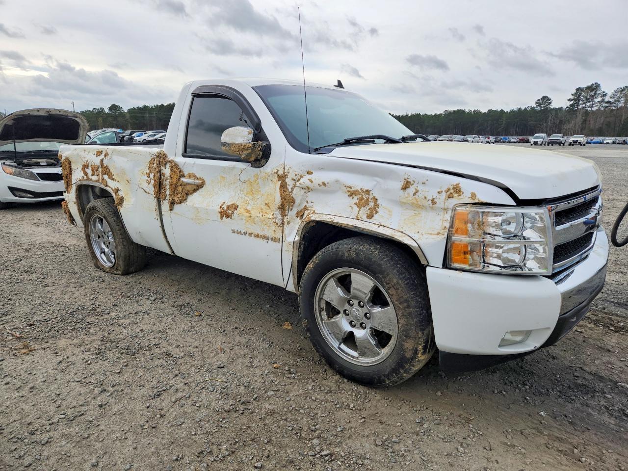 2007 Chevrolet Silverado C1500 - Image 4