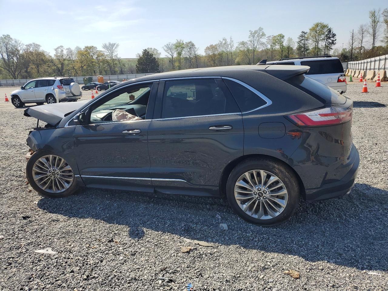2021 Ford Edge Titanium - Фото 2