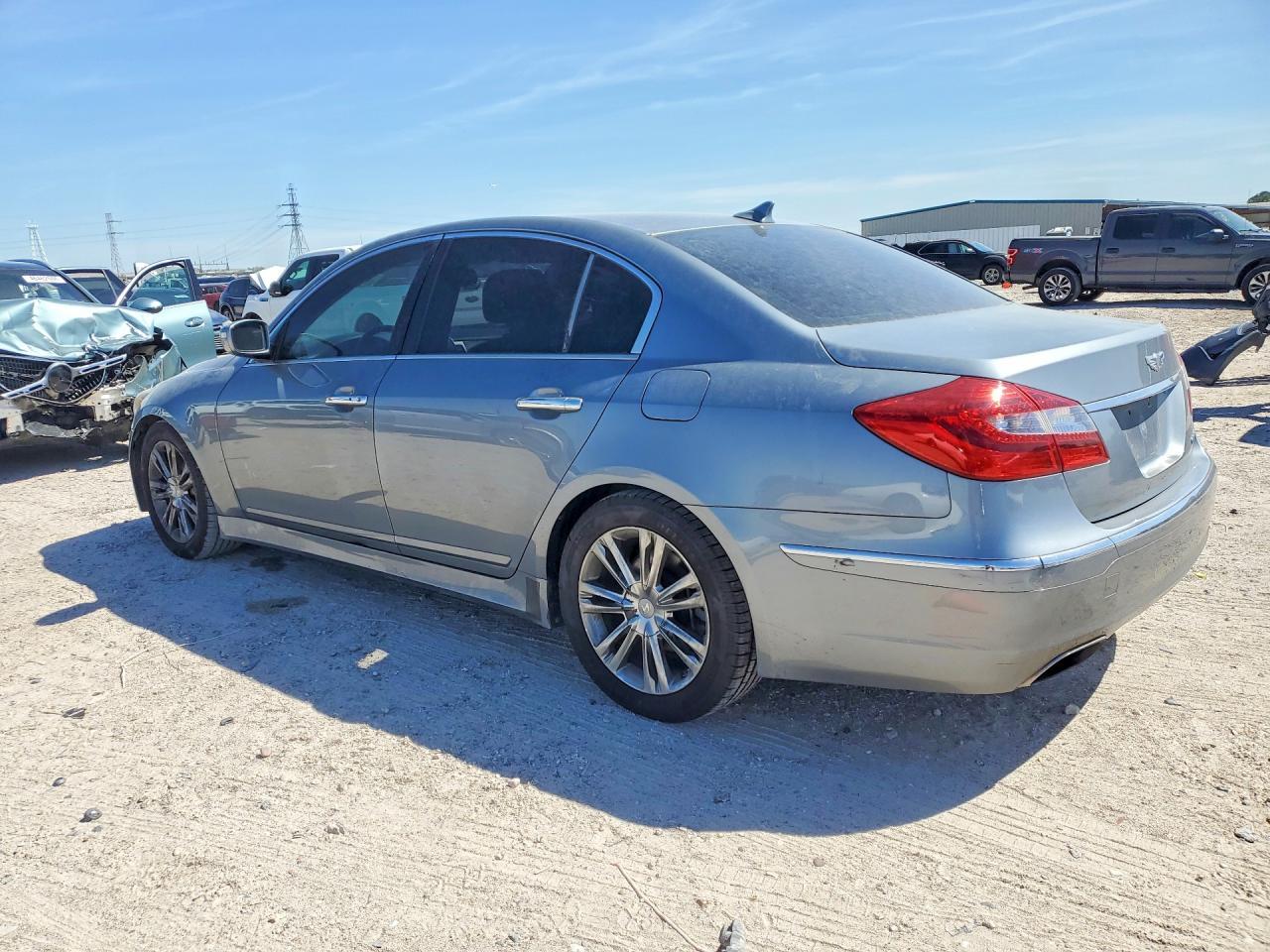 2014 Hyundai Genesis 3.8L - Фото 2