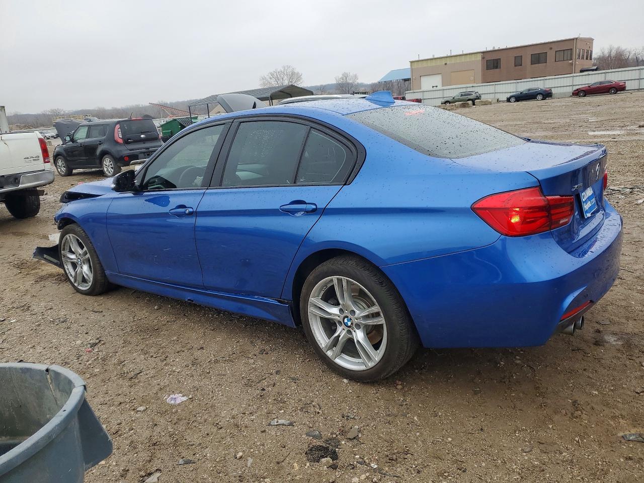 2017 BMW 330 Xi - Фото 2