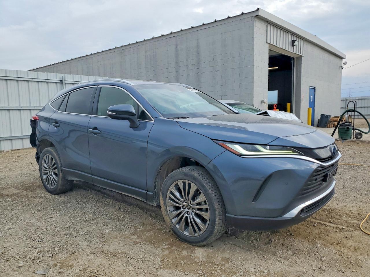 2022 Toyota Venza Limited - Image 4