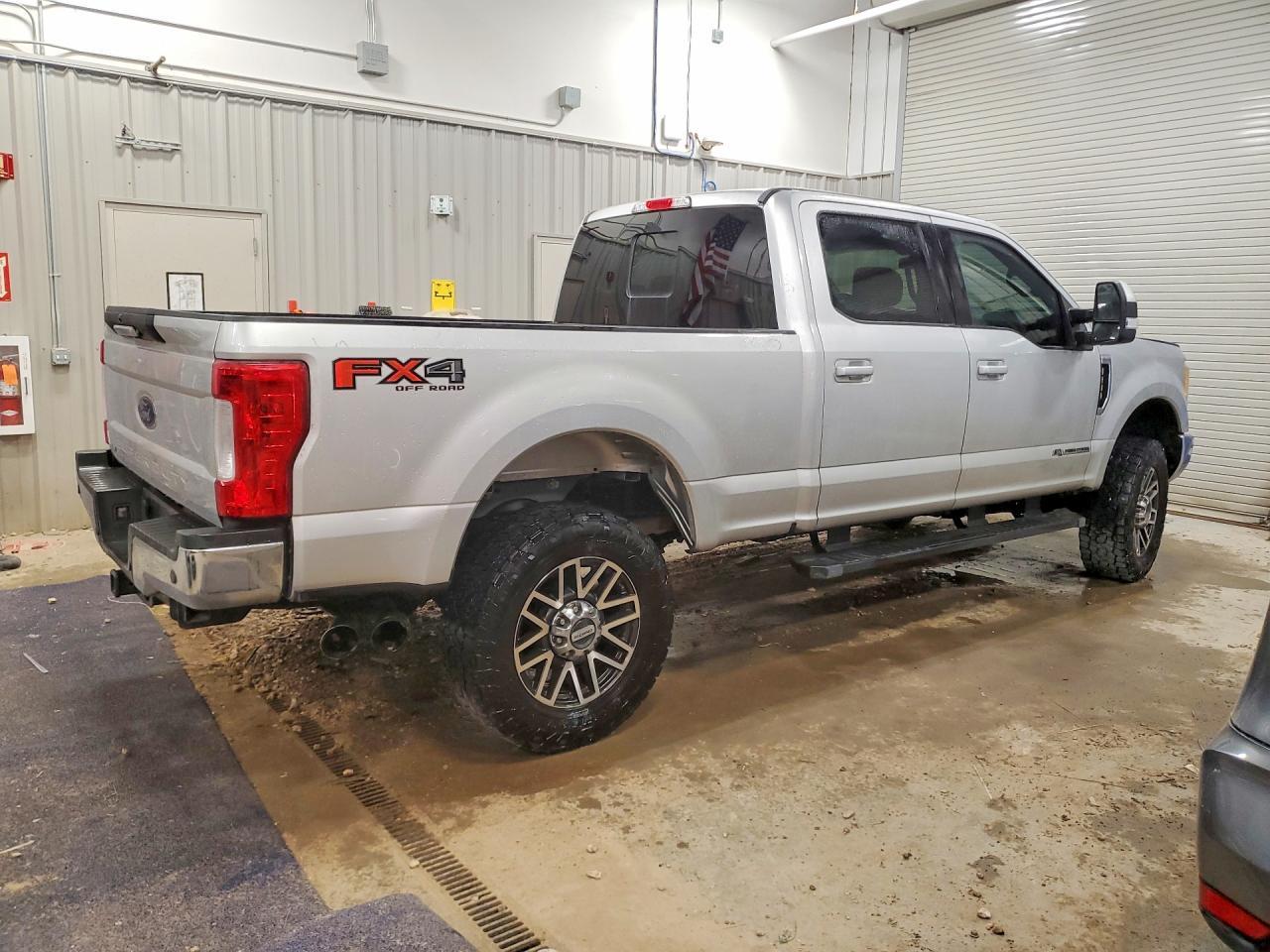 2017 Ford F250 Super Duty - Фото 3