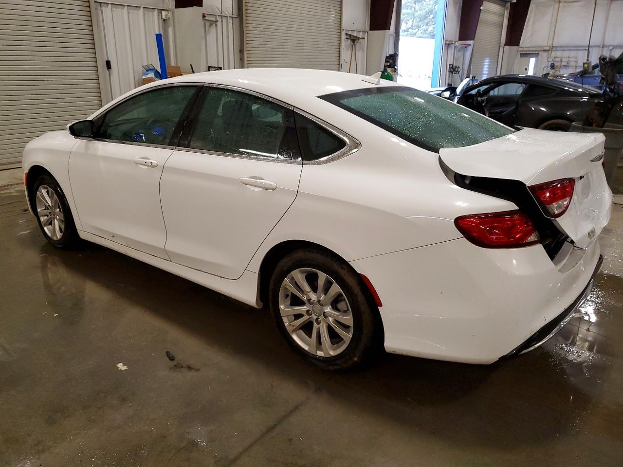 2016 Chrysler 200 Limited - Фото 2