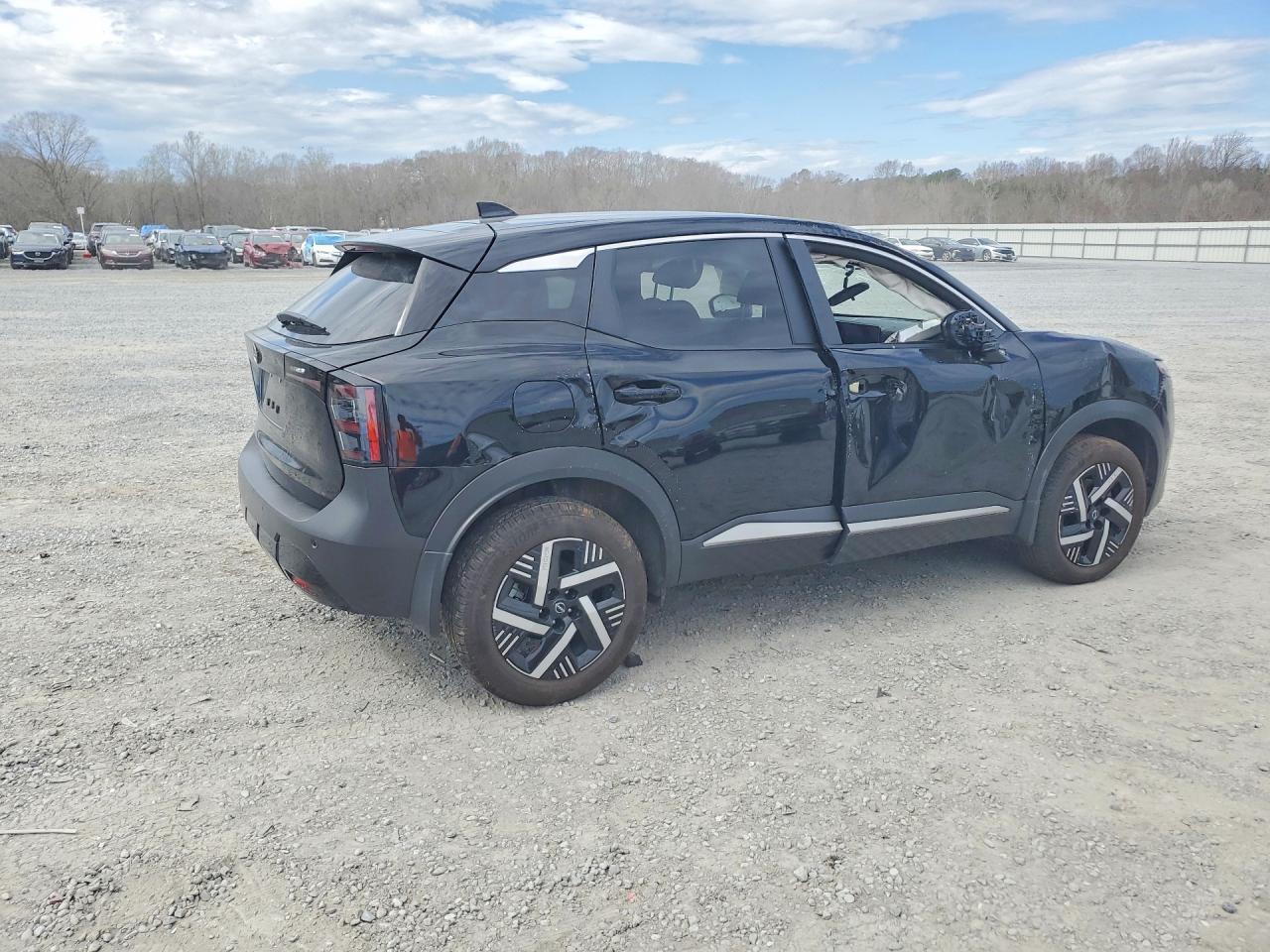 2025 Nissan Kicks Sv - Image 3