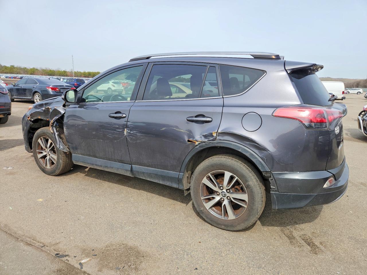 2018 Toyota Rav 4 - Image 2