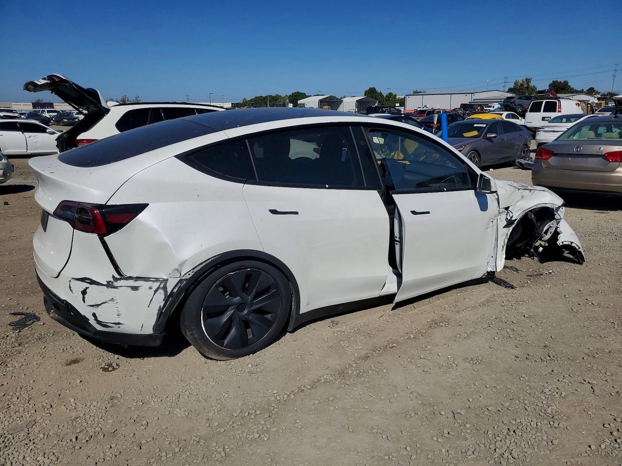 2024 Tesla Model Y - Image 3