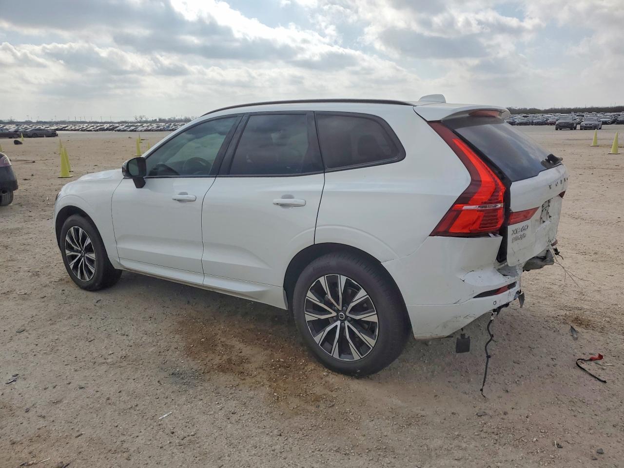 2024 Volvo Xc60 Core - Image 2