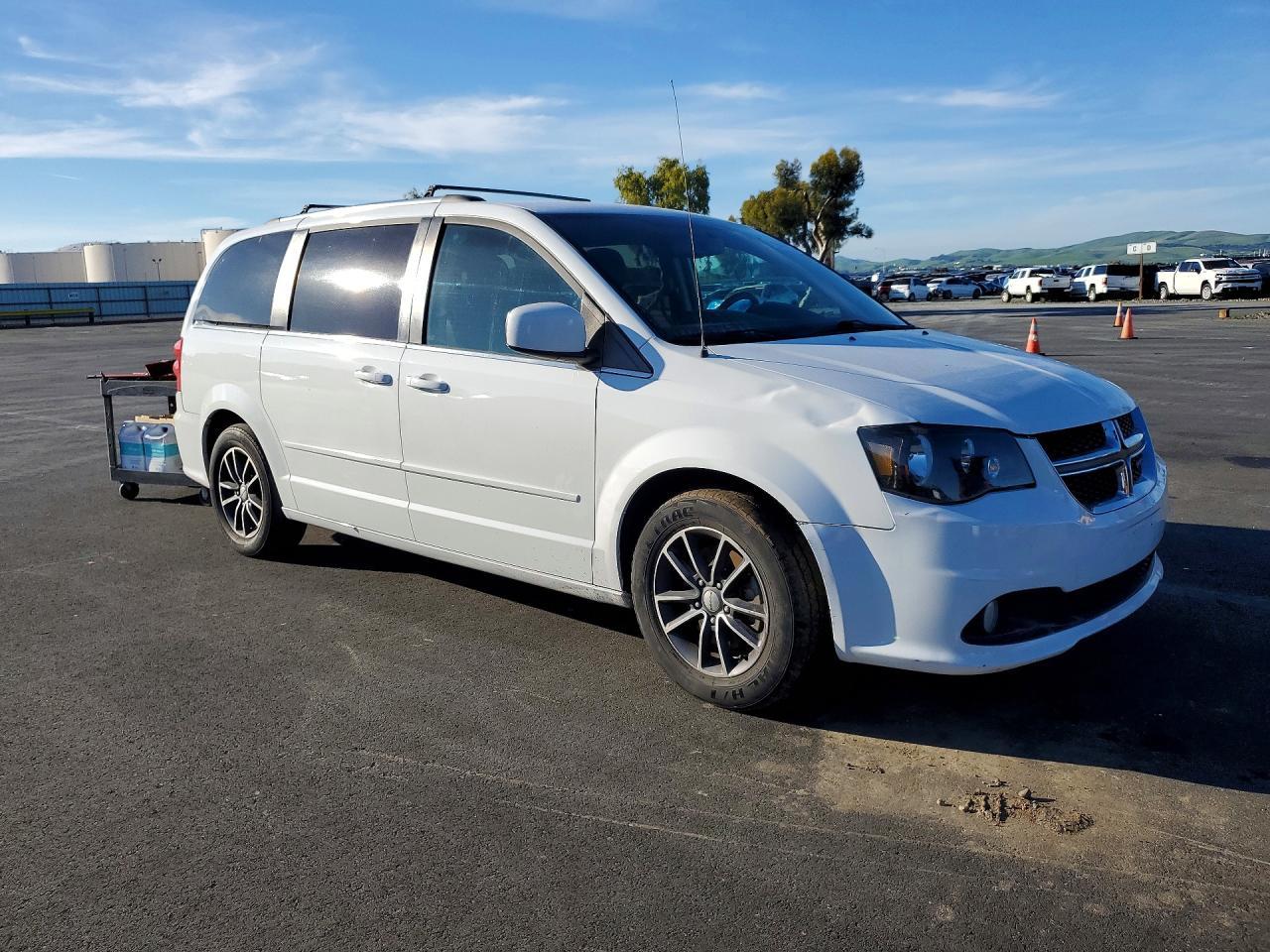 2017 Dodge Grand Caravan Sxt - Image 4